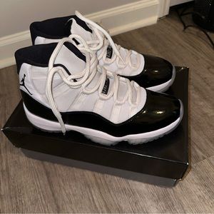 Air Jordan 11 “Concord” size 9